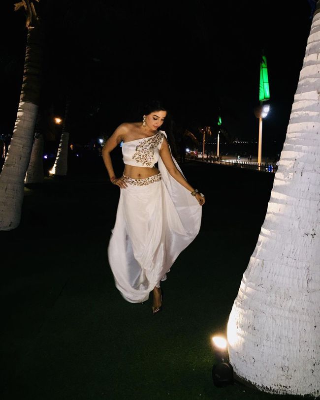 Poonam kaur Latest Instagram Pictures